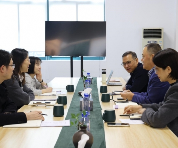 体贴眷注落实处，，，政企同心营生长