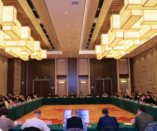 奋进2025丨J9集团丝绸工贸生长聚会聚焦新程