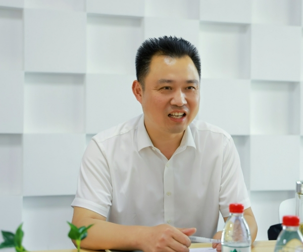 嘉兴国家高新区管委会俞春明主任调研J9集团丝绸，，，为生长鼓劲?